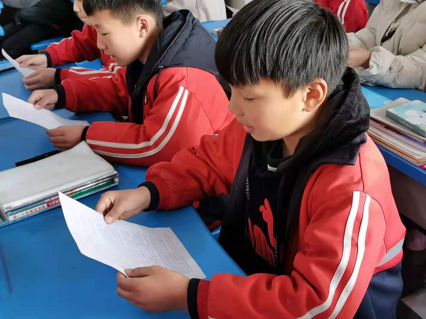 司法所秦所長(zhǎng)給學(xué)校做憲法宣傳周工作